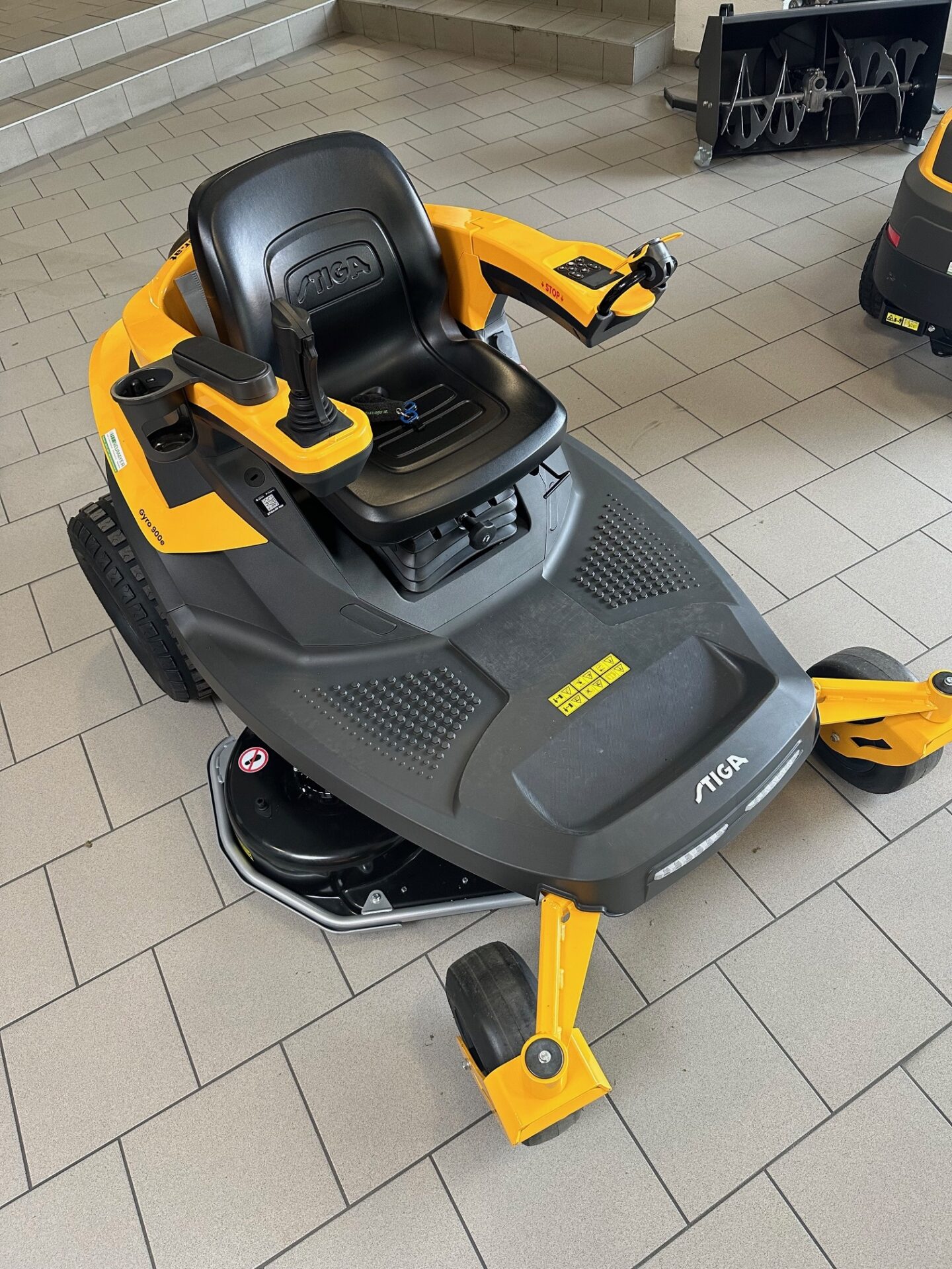 Akku-Rasentraktor STIGA Gyro 900e - NEUGERÄT