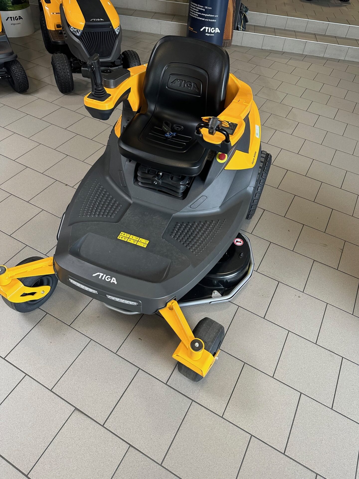 Akku-Rasentraktor STIGA Gyro 900e - NEUGERÄT – Bild 4