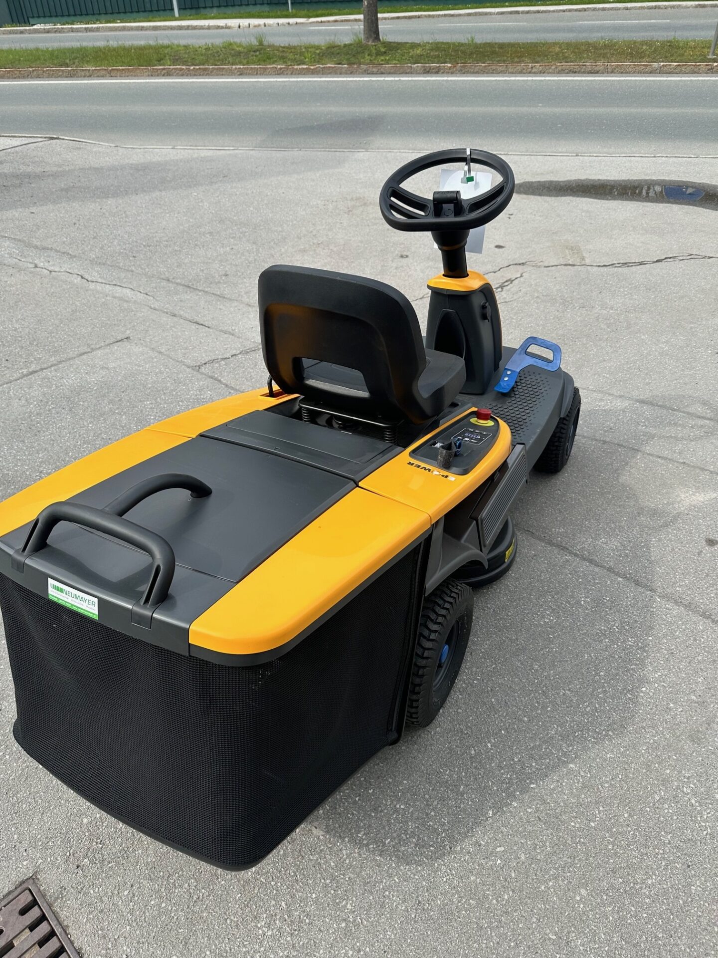 Akku-Rasentraktor STIGA Swift 372e- NEUGERÄT – Bild 3