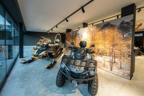 ausstellung-wintertechnik ATV Quad und Motorschlitten in der Ausstellung