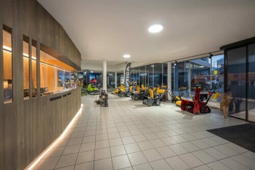 gartentechnik-schauraum-04 Eingangsbereich des Schauraums der Firma Harald Neumayer Gmbh in Radstadt, Salzburg