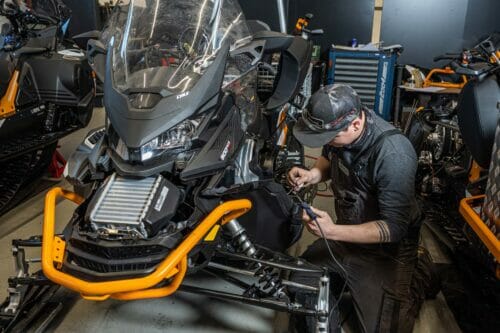 reparatur-motorschlitten-salzburg Reparatur eines Arbeitsschlitten von Lynx