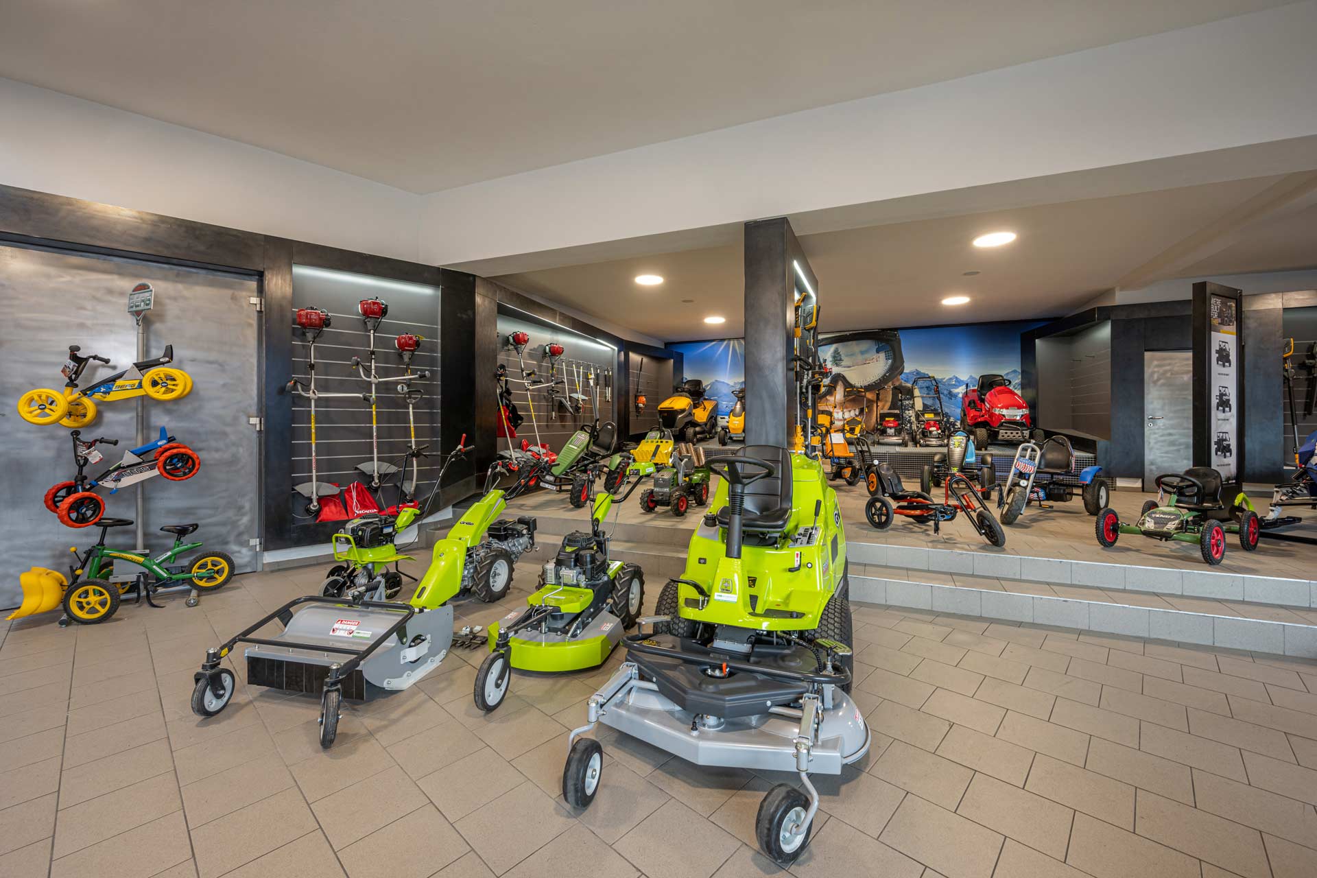 schauraum-gartentechnik Bereich der Gartentechnik im Schauraum