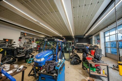 werkstatt-landtechnik-01 Blick in die Werkstatt der Harald Neumayer GmbH